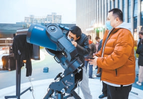 觀星基地配置了專業的天文裝備。