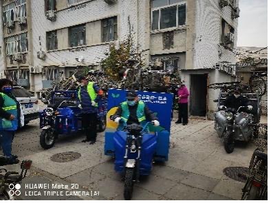 社區內長期堆放的廢舊自行車被清理乾淨