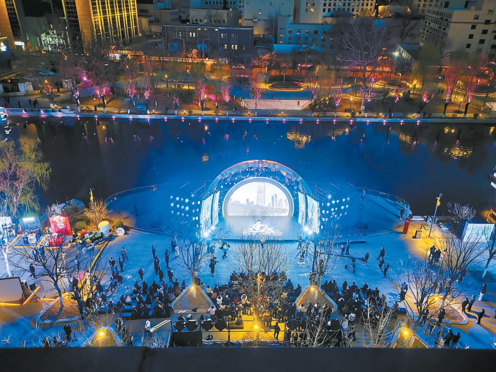 近日，亮馬河6公里航線春季開航，沿岸數十家優質商家亮相，點亮附近商圈經濟。