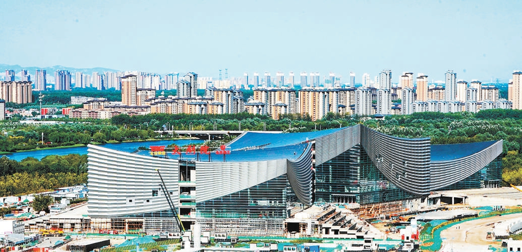 作為國家大劇院“一院三址”中的北京藝術中心，其劇院已進入精裝修階段，幕墻工程、機電工程和專業舞臺機械安裝的進度已達到80%左右，預計將於國慶前後開業。