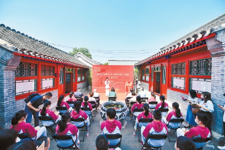 2021年6月1日上午，《新青年》編輯部舊址對外開放，院內上演《覺醒年代》劇中場景。（鄧偉 攝）