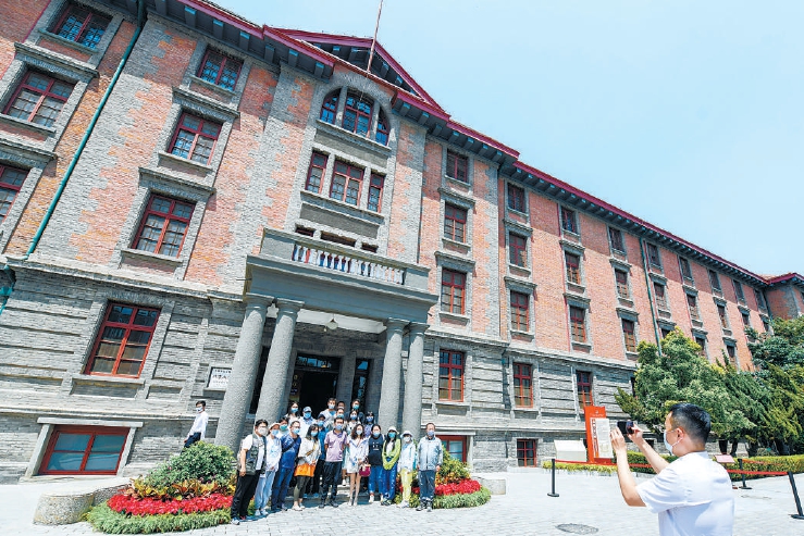 為慶祝中國共産黨成立100周年，“光輝偉業 紅色序章——北大紅樓與中國共産黨早期北京革命活動”主題展即將在北大紅樓正式開展。