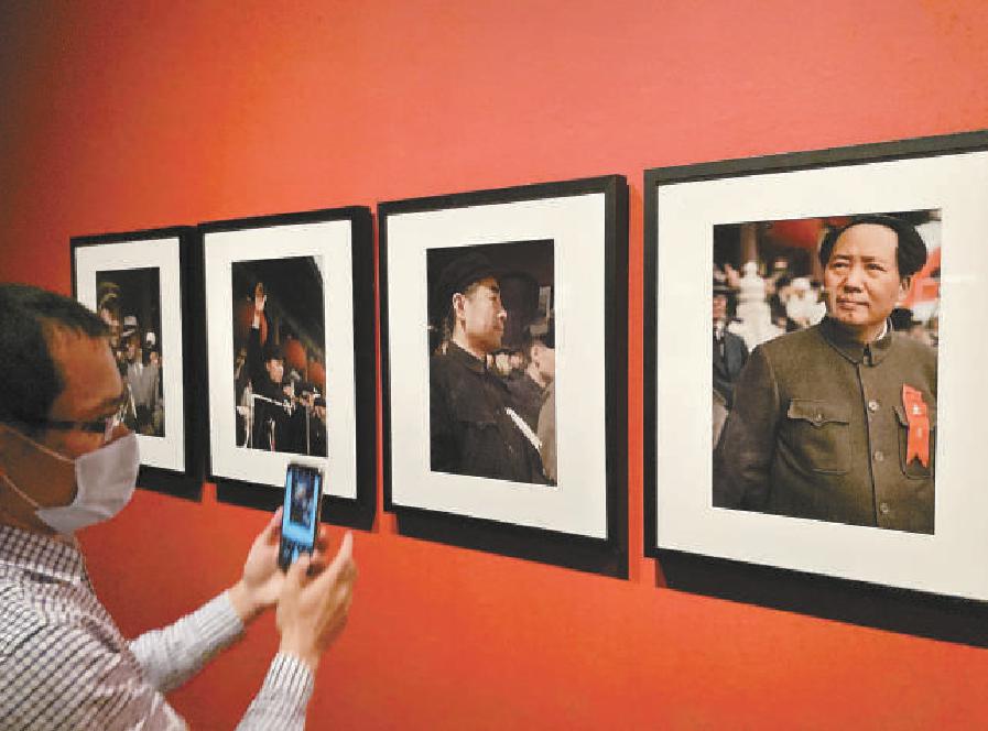 “聚焦‘站起來’——莫斯科多媒體藝術博物館藏米科沙攝影作品展”展覽現場。