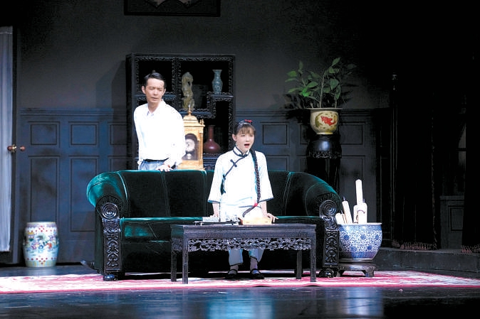 伴隨著2022年3月29日晚《雷雨》的上演，“北京人藝建院七十週年紀念演出”正式拉開帷幕。（方非 攝）