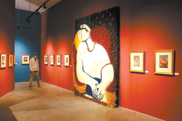 展覽開幕當日展廳現場。