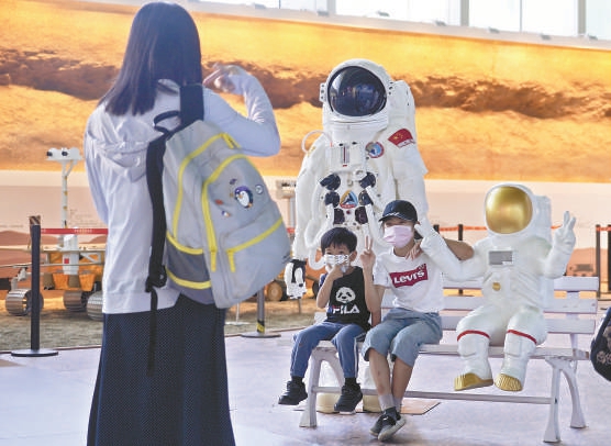 2022年6月1日起，科技館依據“限量、預約、錯峰”原則，按照50%限流恢復開館。（程功 攝）