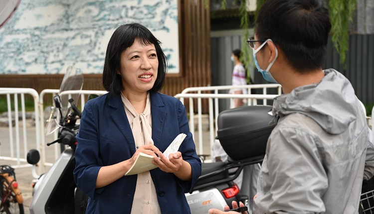 施芳  人民日報北京分社高級記者