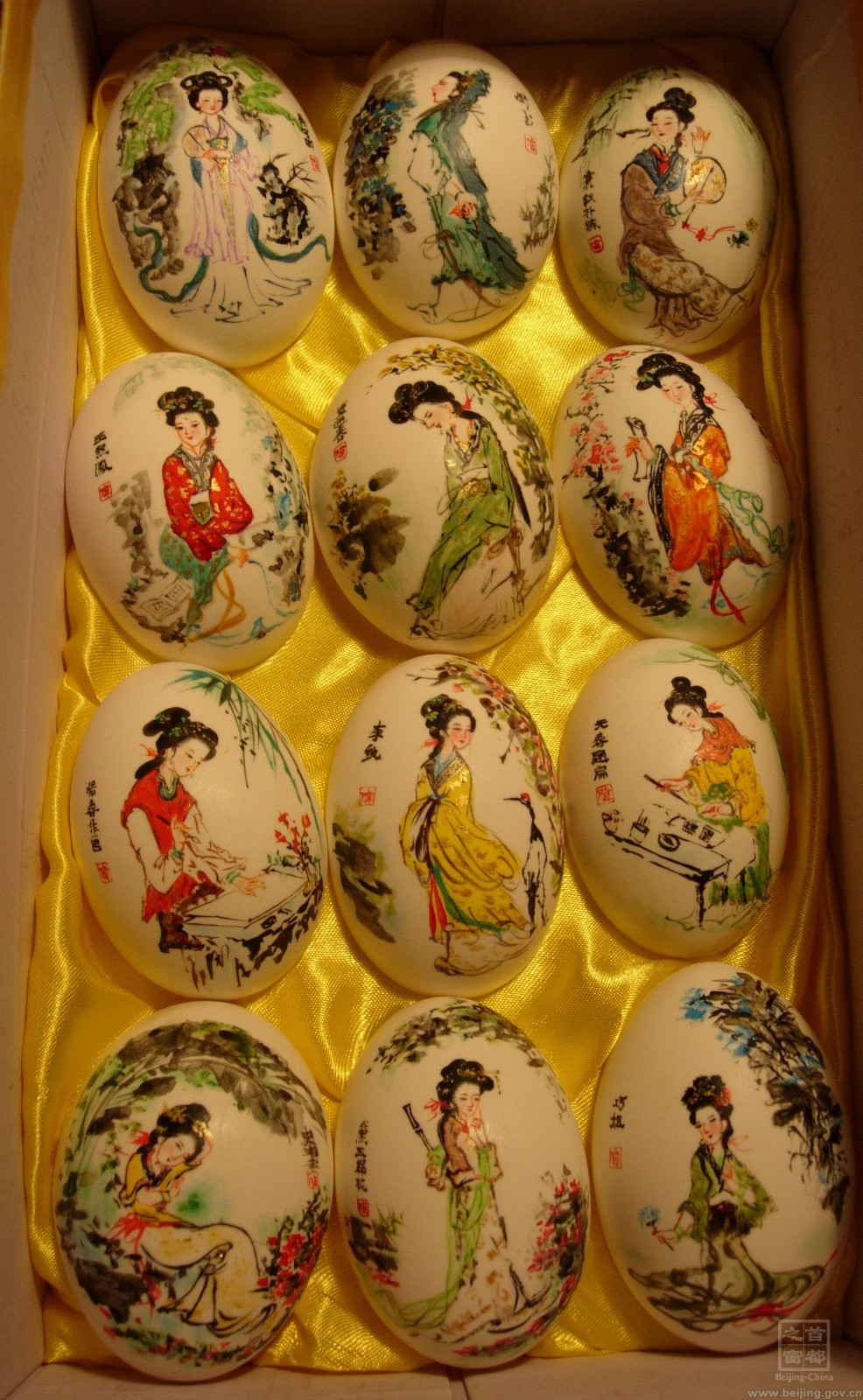 從2009年開始，趙偉帶着彩蛋藝術品，隨着文化交流團體走出國門，將中國的傳統工藝展示給外國朋友，中國彩蛋受到了全世界人們的喜愛，2016年更是隨着習主席去了美國做文化交流。.jpg