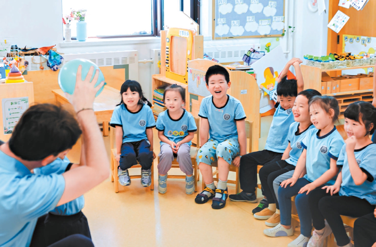金融街惠澤幼兒園（月壇園）舉辦主題為“科技‘童’行，築夢未來”開學典禮，將科技與英語教育深度融合，為孩子們開啟了一扇通往無限想像與探索的新學期大門。