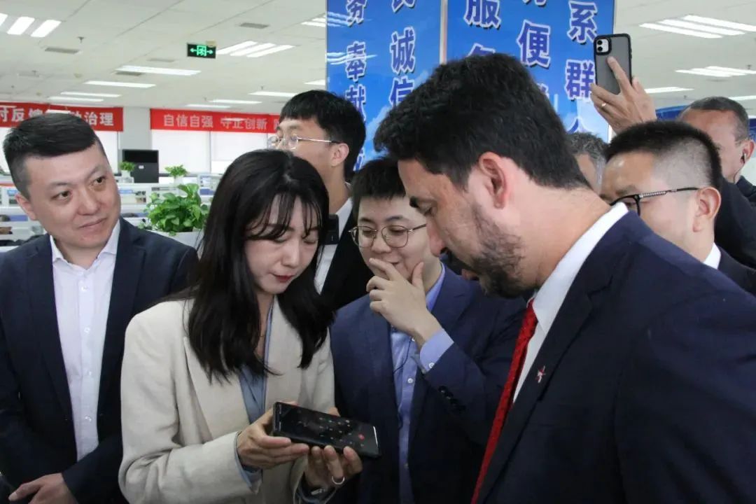 巴西代表團點讚北京12345
