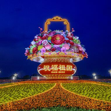 北京國慶花壇亮相長安街