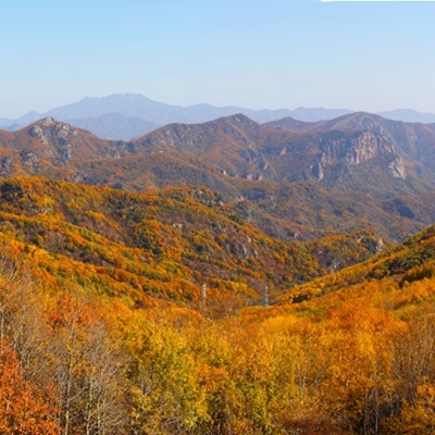 喇叭溝門紅葉正艷