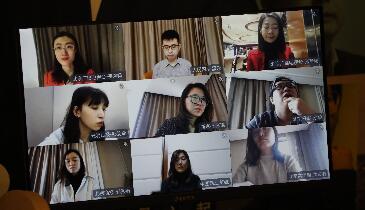 1月21日上午，市政協十三屆四次會議委員網路雲採訪