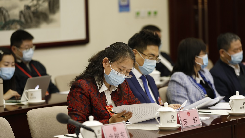 1月25日下午，市十五屆人大四次會議舉行代表團或小組會。