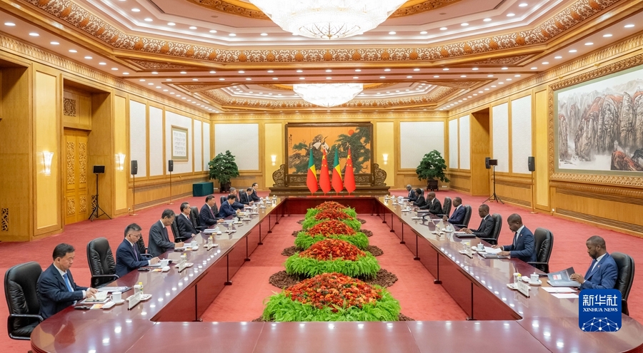 9月1日下午，國家主席習近平在北京人民大會堂同來華進行國事訪問的貝南總統塔隆舉行會談。