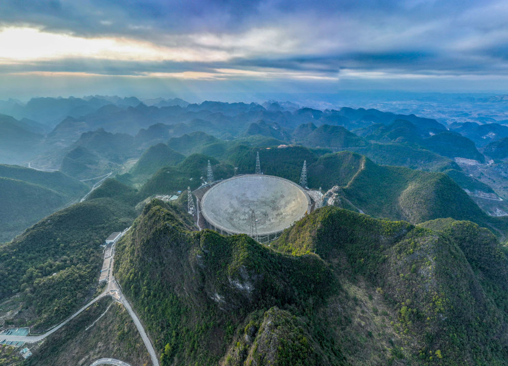 這是2023年2月13日拍攝的“中國天眼”全景（無人機照片，維護保養期間拍攝）。