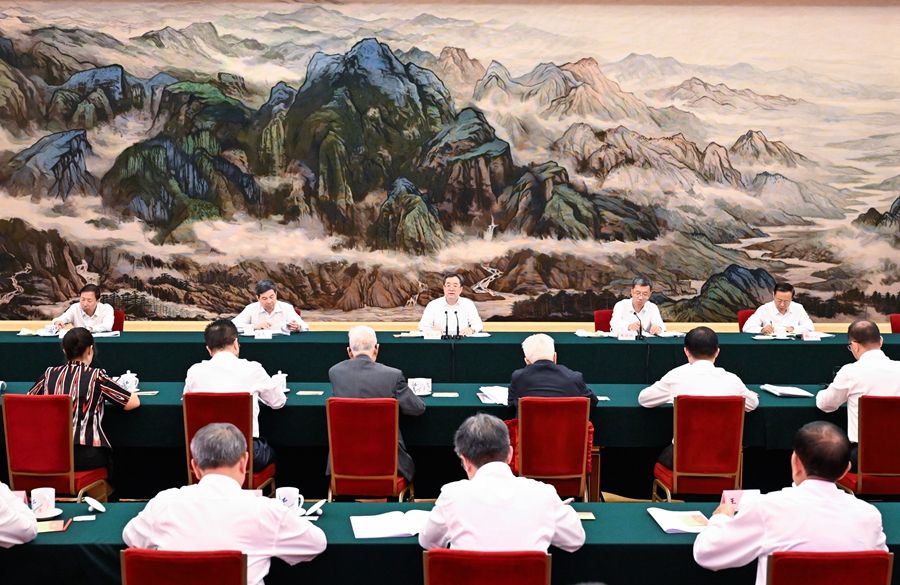 9月9日，全國優秀教師代表座談會在北京召開。中共中央政治局常委、國務院副總理丁薛祥出席會議，傳達習近平致信和李強批示並講話。
