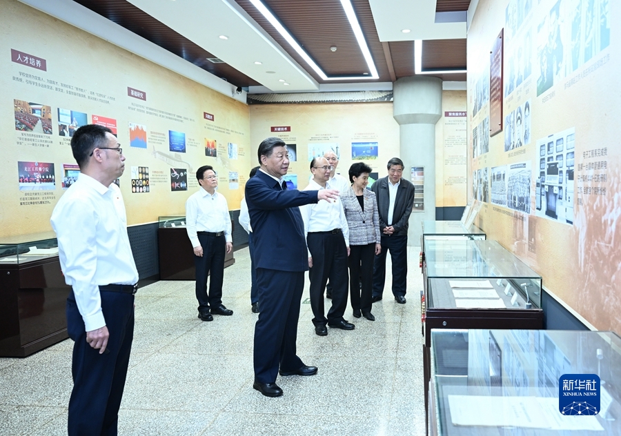 9月6日至8日，中共中央總書記、國家主席、中央軍委主席習近平在黑龍江考察。這是7日上午，習近平在哈爾濱工程大學哈軍工紀念館考察。