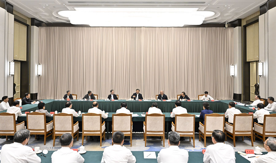 9月7日下午，中共中央總書記、國家主席、中央軍委主席習近平在黑龍江省哈爾濱市主持召開新時代推動東北全面振興座談會併發表重要講話。