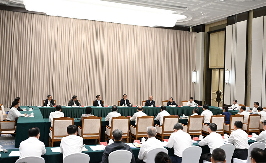 9月7日下午，中共中央總書記、國家主席、中央軍委主席習近平在黑龍江省哈爾濱市主持召開新時代推動東北全面振興座談會併發表重要講話。