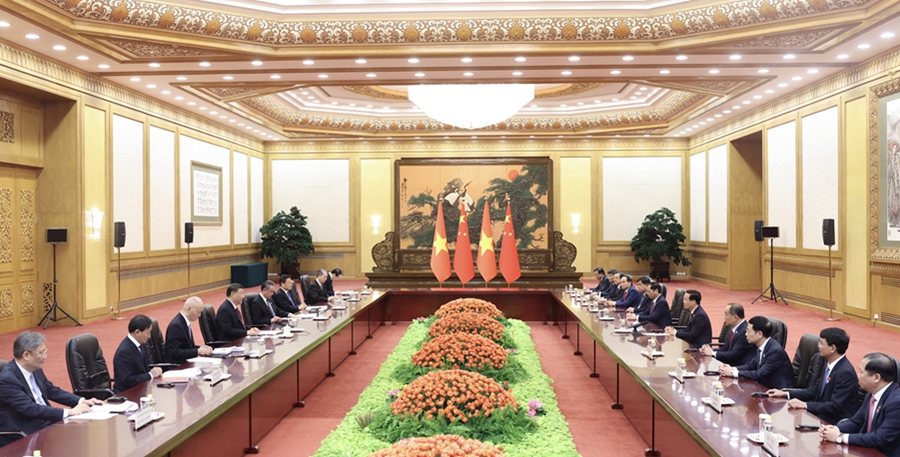 10月20日上午，國家主席習近平在北京人民大會堂會見來華出席第三屆“一帶一路”國際合作高峰論壇的越南國家主席武文賞。