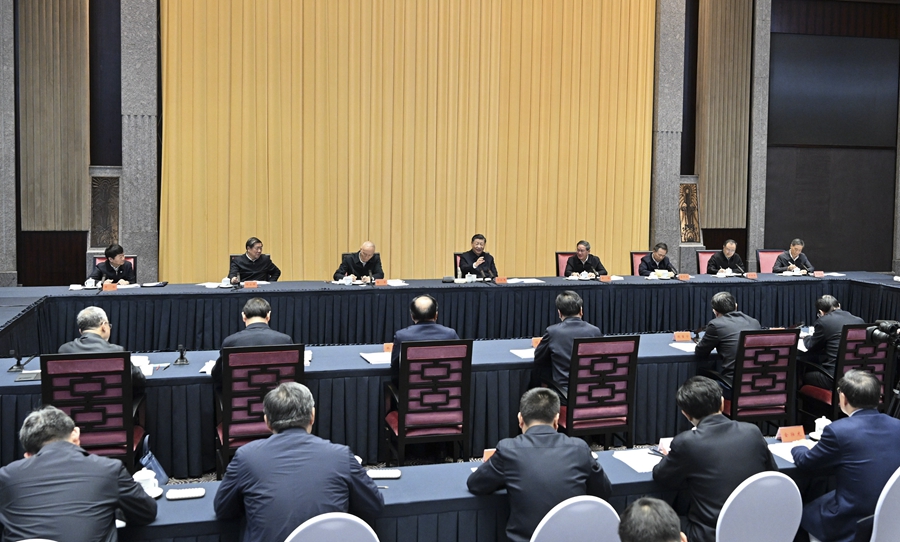 11月30日上午，中共中央總書記、國家主席、中央軍委主席習近平在上海主持召開深入推進長三角一體化發展座談會併發表重要講話。