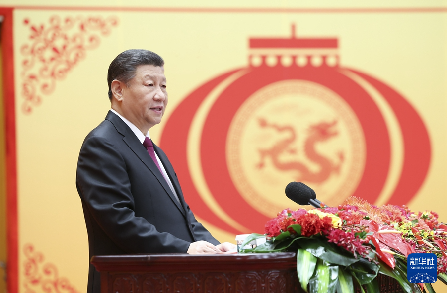 2月8日，中共中央、國務院在北京人民大會堂舉行2024年春節團拜會。中共中央總書記、國家主席、中央軍委主席習近平發表講話。