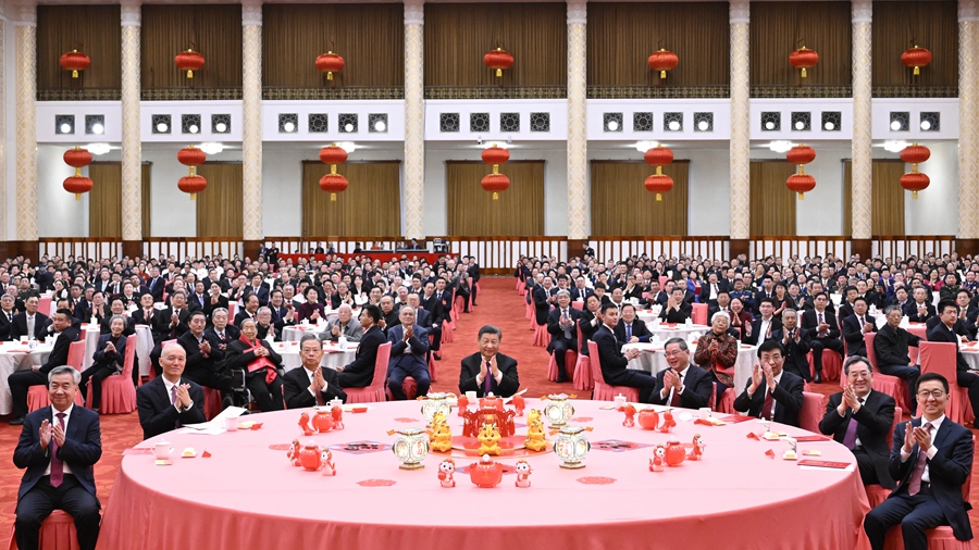 2月8日，中共中央、國務院在北京人民大會堂舉行2024年春節團拜會。黨和國家領導人習近平、李強、趙樂際、王滬寧、蔡奇、丁薛祥、李希、韓正等同首都各界人士齊聚一堂、共迎新春。
