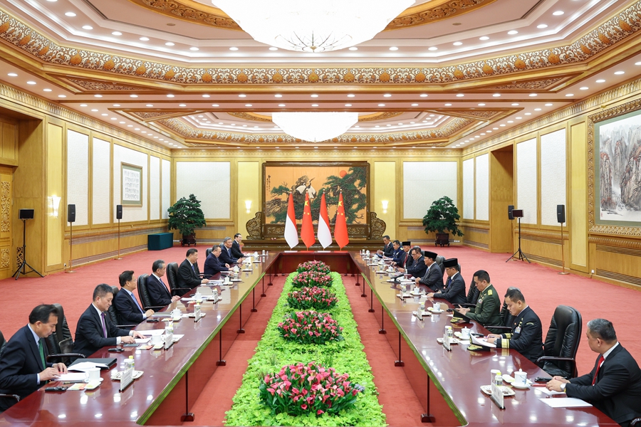 4月1日下午，國家主席習近平在北京人民大會堂同印尼當選總統普拉博沃舉行會談。