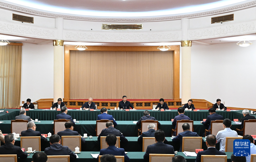5月23日下午，中共中央總書記、國家主席、中央軍委主席習近平在山東省濟南市主持召開企業和專家座談會併發表重要講話。（謝環馳 攝）