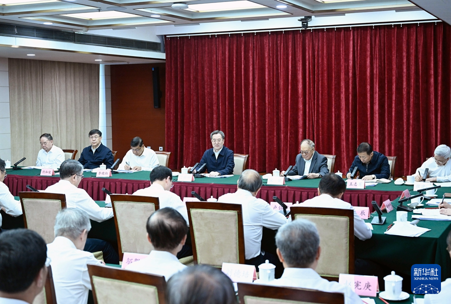 6月3日上午，中國工程院在北京舉行“踐行工程科技使命 推進科技強國建設”院士座談會。中共中央政治局常委、國務院副總理丁薛祥出席會議，宣讀習近平賀信並講話。