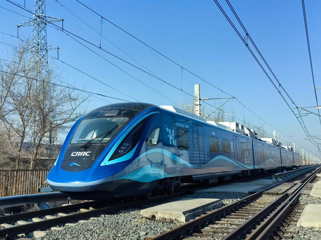 我國首列氫能源市域列車在位於長春的中車長客試驗線進行運作試驗（2024年3月21日攝）。（中車長客股份公司提供）