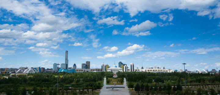 這是2024年7月1日拍攝的哈薩克首都阿斯塔納的天際線。