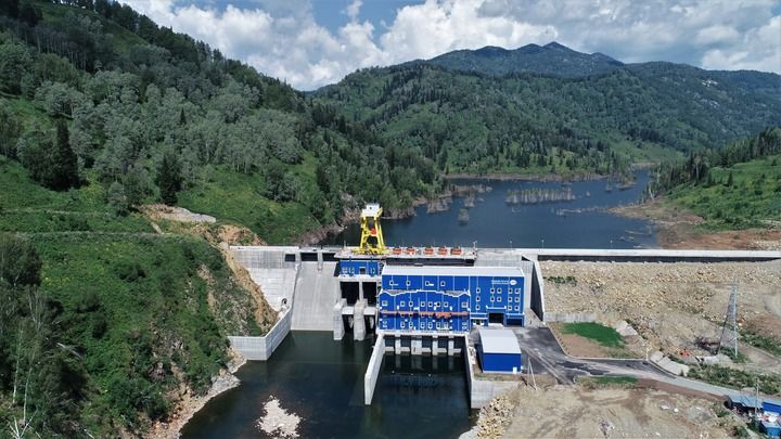 這是2021年7月28日拍攝的哈薩克圖爾古孫水電站（無人機照片）。