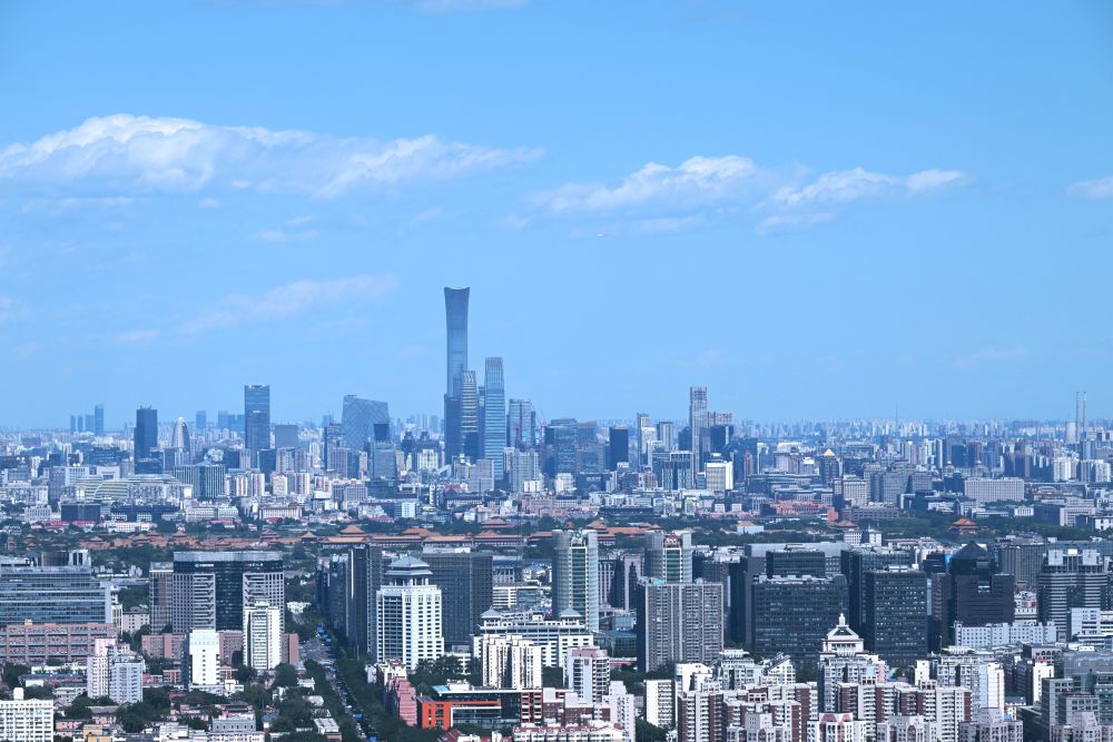 藍天白雲下的北京城市面貌（2024年5月31日攝）。當日，北京迎來晴好天氣。