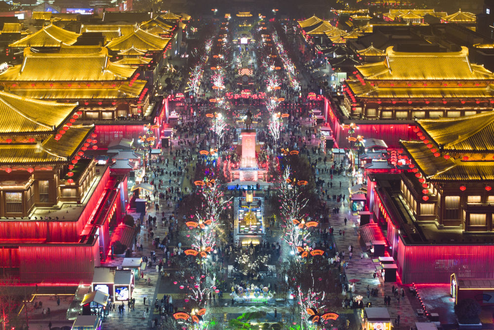 2024年2月2日拍攝的西安大唐不夜城景色（無人機照片）。