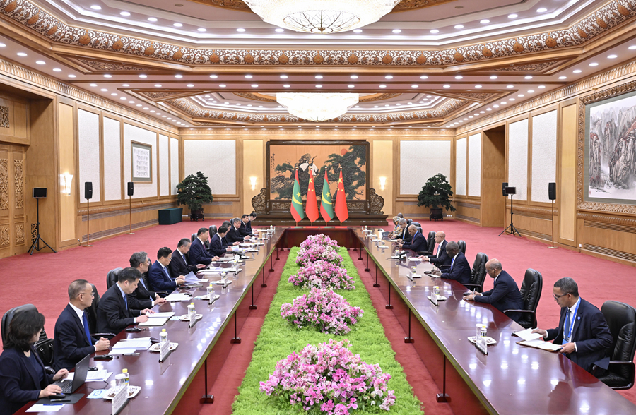 9月3日晚，國家主席習近平在北京人民大會堂會見來華出席中非合作論壇北京峰會的毛里塔尼亞總統加茲瓦尼。