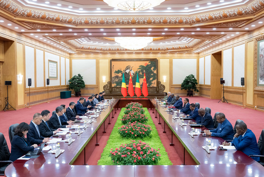9月6日上午，國家主席習近平在北京人民大會堂同來華出席中非合作論壇北京峰會並進行國事訪問的剛果（布）總統薩蘇舉行會談。