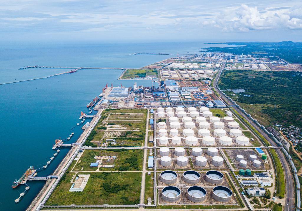 2022年10月1日在海南自貿港重點園區——洋浦經濟開發區拍攝的眾多工業企業。