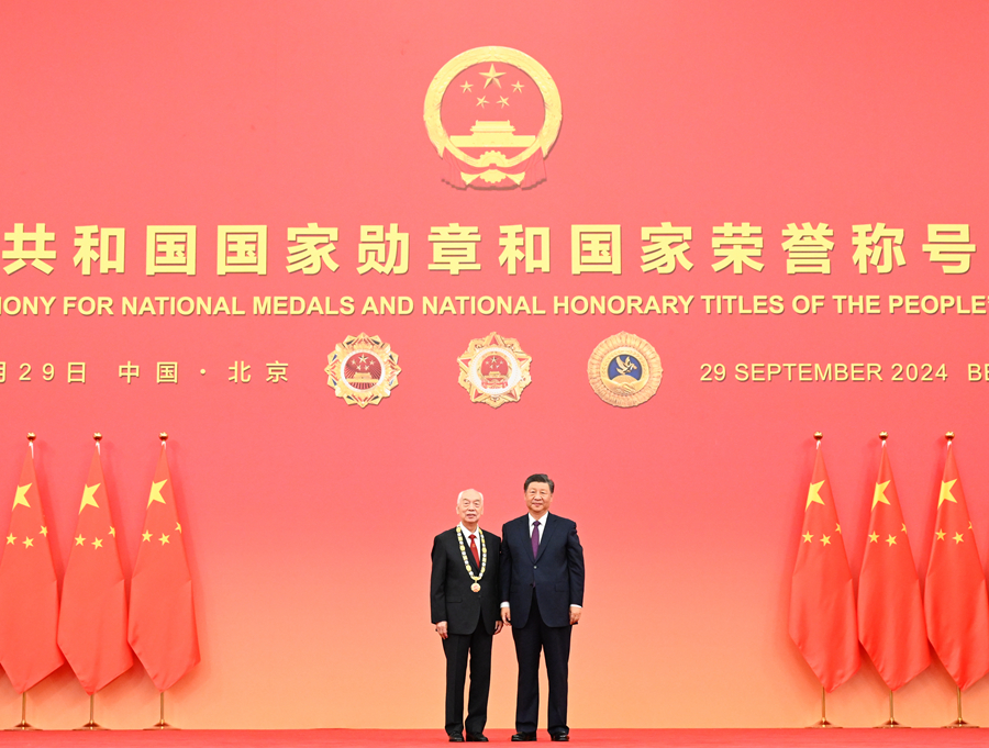 9月29日，中華人民共和國國家勳章和國家榮譽稱號頒授儀式在北京人民大會堂金色大廳隆重舉行。中共中央總書記、國家主席、中央軍委主席習近平向“體育工作傑出貢獻者”國家榮譽稱號獲得者張燮林頒授獎章。