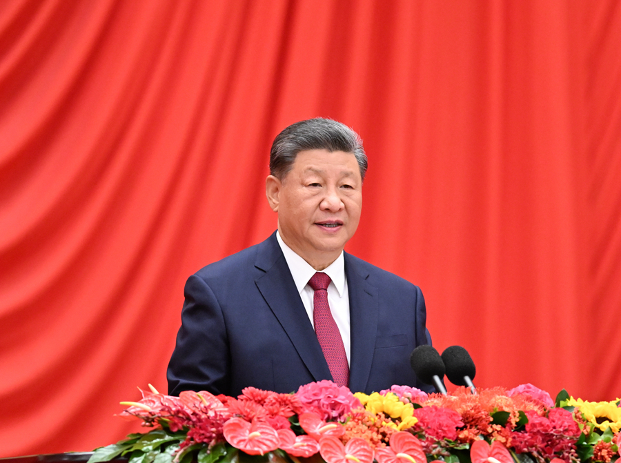 9月30日晚，慶祝中華人民共和國成立75周年招待會在北京人民大會堂隆重舉行。中共中央總書記、國家主席、中央軍委主席習近平出席招待會併發表重要講話。