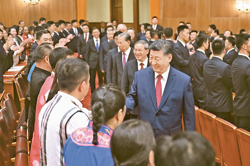 2024年9月29日晚，慶祝中華人民共和國成立75周年音樂會在京舉行。習近平、李強、趙樂際、王滬寧、蔡奇、丁薛祥、李希、韓正等黨和國家領導人，同3000多名觀眾一起觀看演出。