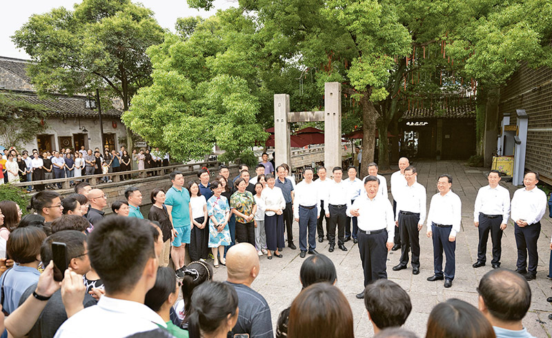 2023年7月5日至7日，中共中央總書記、國家主席、中央軍委主席習近平在江蘇考察。這是6日上午，習近平在蘇州平江歷史文化街區，同當地居民和游客親切交流。