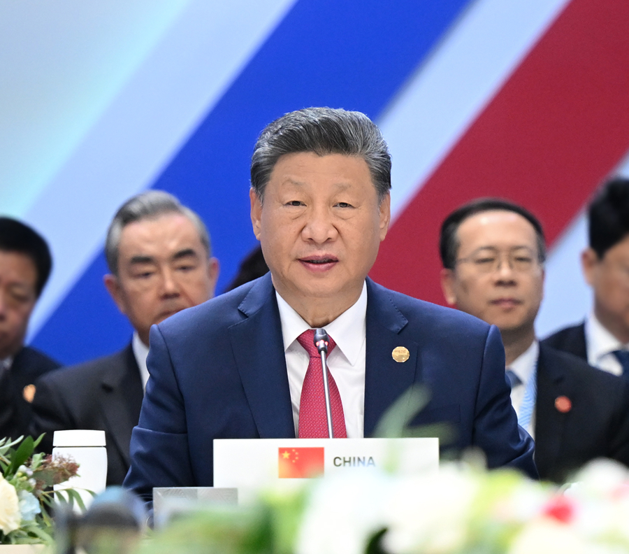 當地時間10月23日上午，金磚國家領導人第十六次會晤在喀山會展中心舉行。俄羅斯總統普京主持會晤。中國國家主席習近平、巴西總統盧拉（線上）、埃及總統塞西、衣索比亞總理阿比、印度總理莫迪、伊朗總統佩澤希齊揚、南非總統拉馬福薩、阿聯酋總統穆罕默德等出席。習近平發表重要講話。