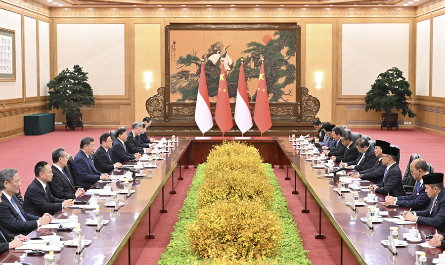 11月9日下午，國家主席習近平在北京人民大會堂同來華進行國事訪問的印度尼西亞總統普拉博沃舉行會談。