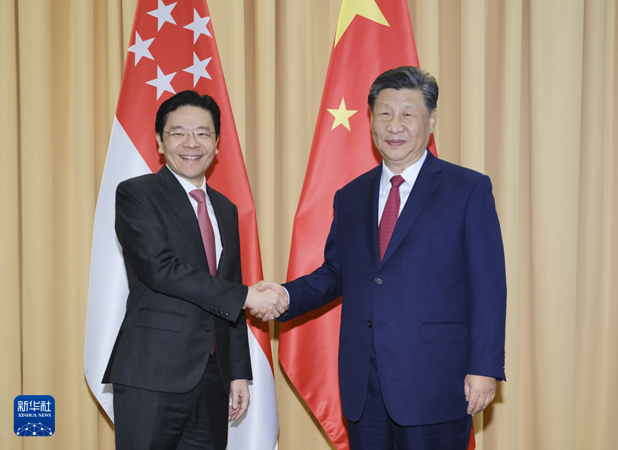 當地時間11月15日上午，國家主席習近平在利馬出席亞太經合組織領導人非正式會議期間會見新加坡總理黃循財。