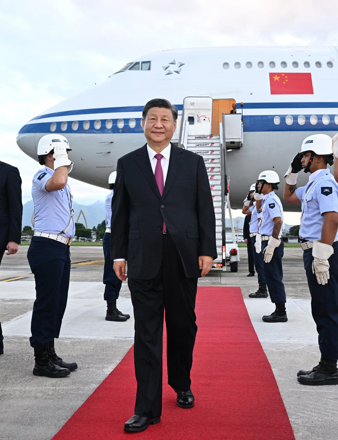 當地時間11月17日下午，國家主席習近平乘專機抵達裏約熱內盧，應巴西聯邦共和國總統盧拉邀請，出席二十國集團領導人第十九次峰會並對巴西進行國事訪問。