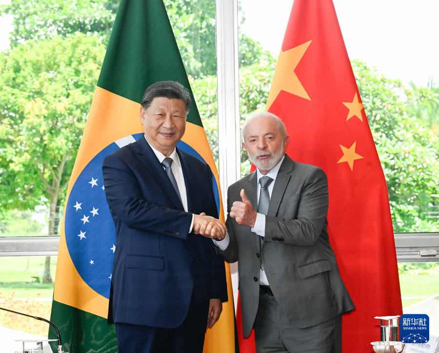 當地時間11月20日上午，國家主席習近平在巴西利亞總統官邸黎明宮同巴西總統盧拉舉行會談。