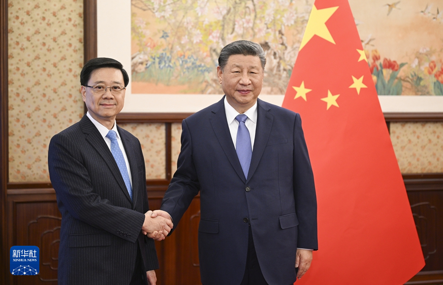 12月13日，國家主席習近平在中南海會見來京述職的香港特別行政區行政長官李家超。