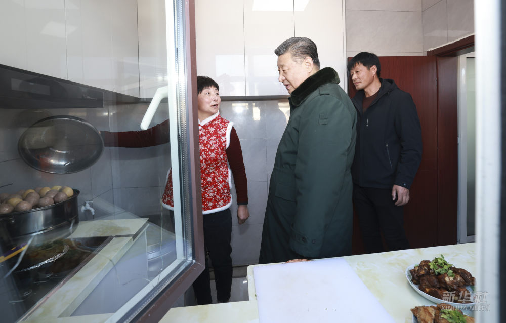 習近平在遼寧葫蘆島市看望慰問受災群眾